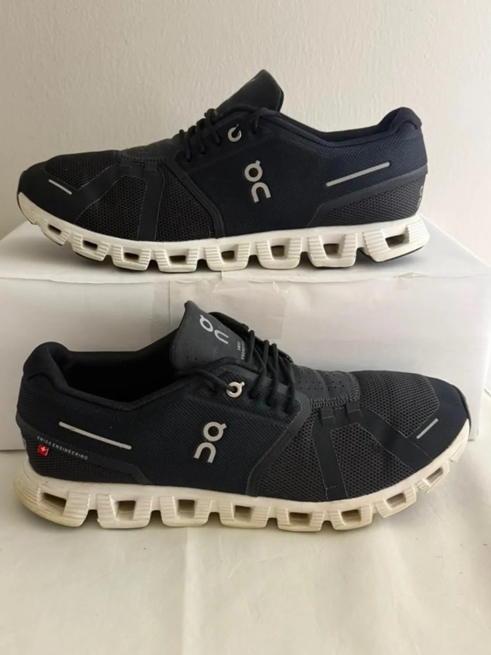 On Cloud 5 Black White Swiss Engineering  Running Shoes Men’s 11 NO INSOLES